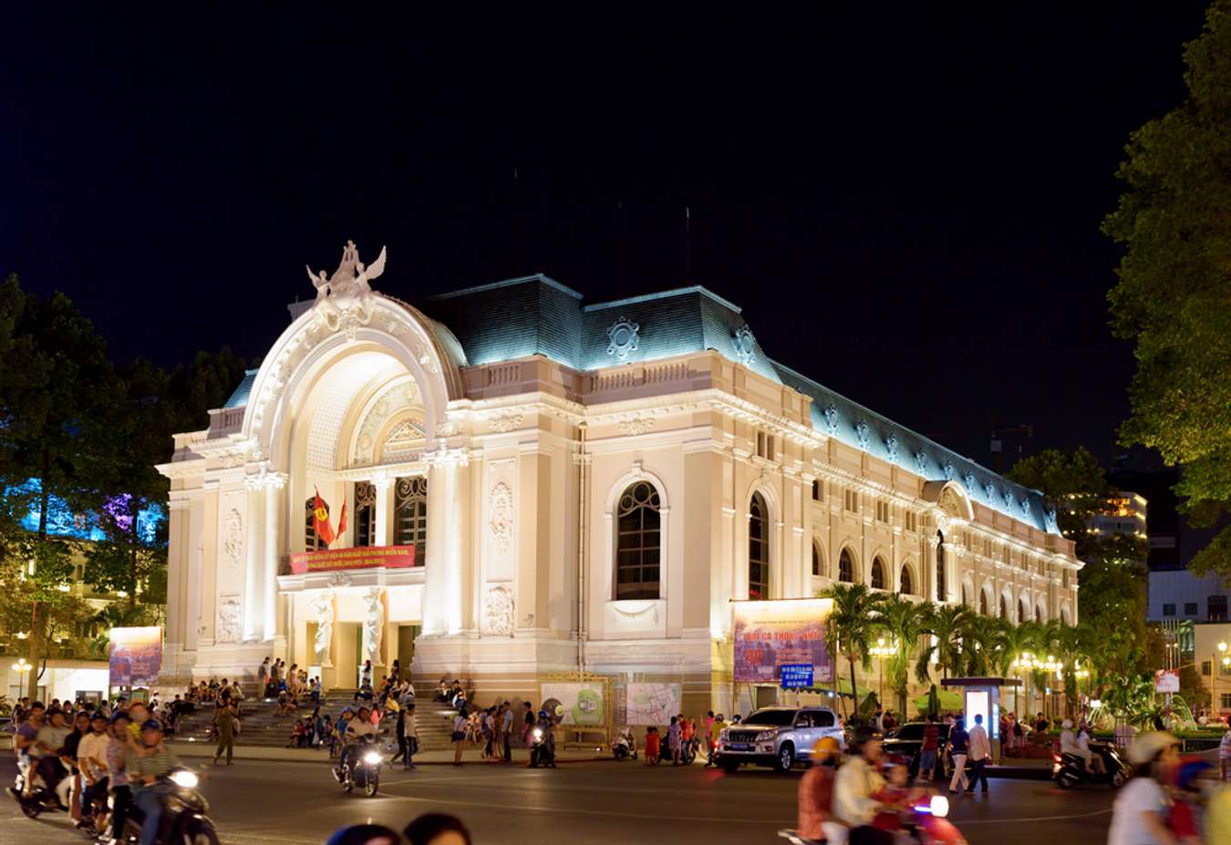 베트남 저녁 호치민 시의 사이공 오페라 하우스(시립 극장)