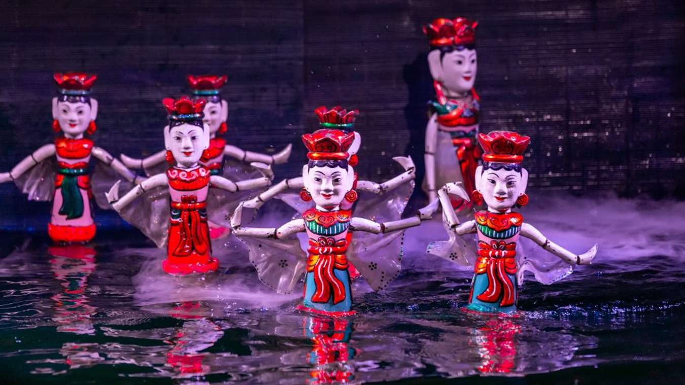 베트남 하노이에서 열리는 베트남 전통 ​​공연 수상인형극 공연, 수상인형극, 하노이, 베트남.